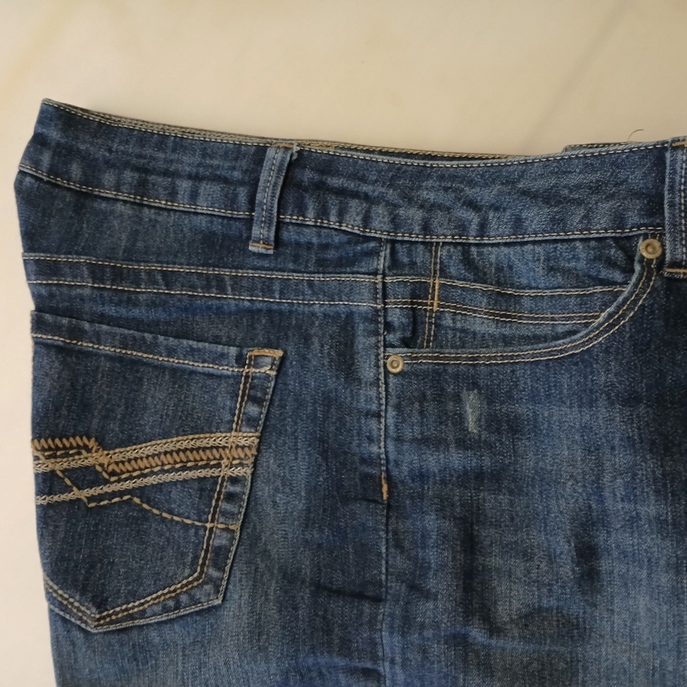 Fancy Embroidered Pockets Denim Jean's Ladies Size 12, Sonoma Modern Fit Capri